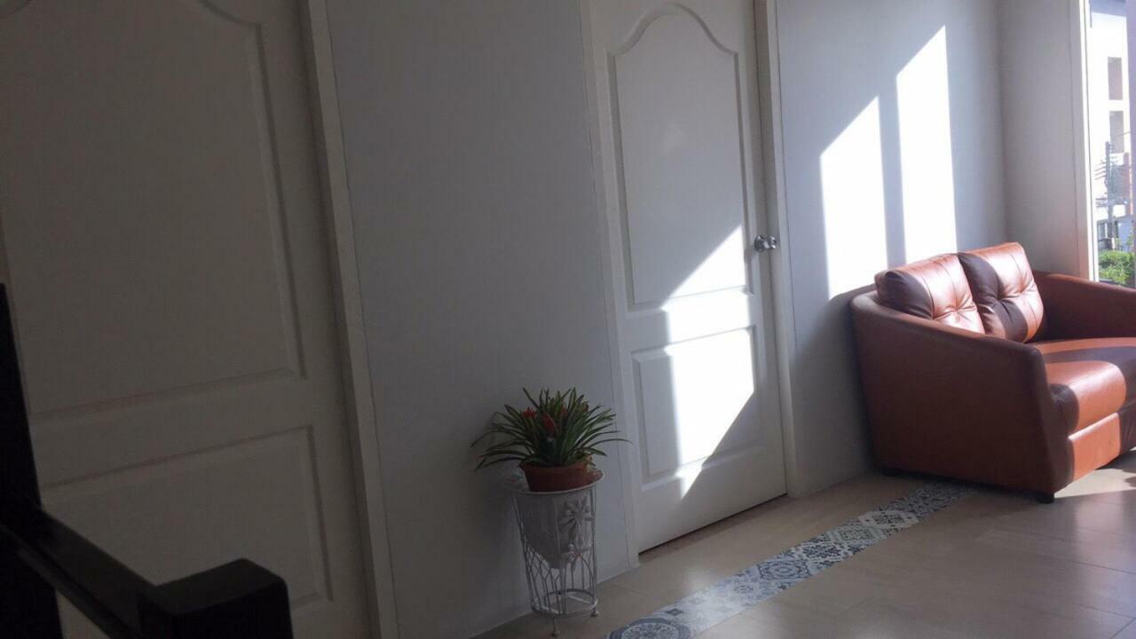 Teak Villa Бангкок Экстерьер фото